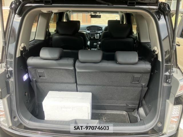 Nissan ELGRAND 2018-09 8848879-14