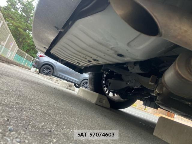 Nissan ELGRAND 2018-09 8848879-19