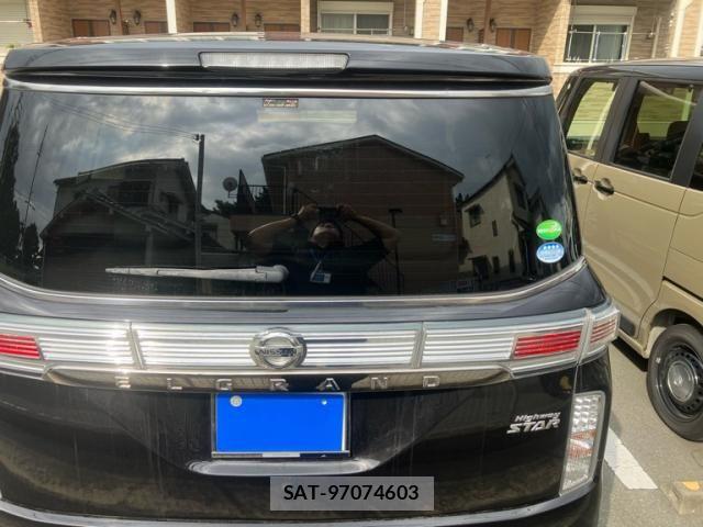 Nissan ELGRAND 2018-09 8848879-6