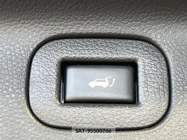 Nissan ELGRAND 2012-03 8848881-5