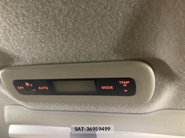 Nissan ELGRAND 2011-06 8848892-19