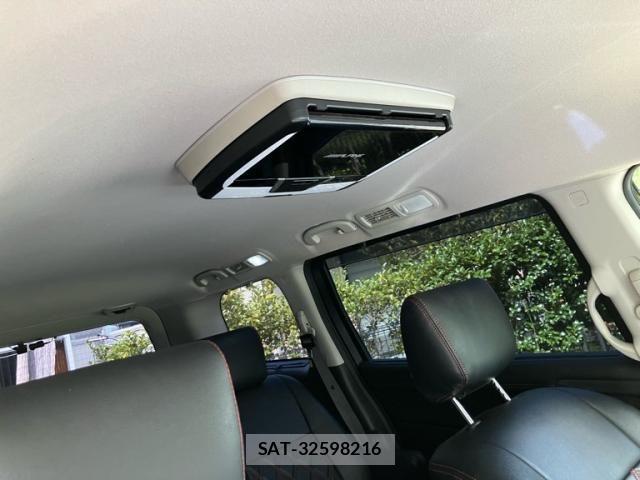 Nissan ELGRAND 2015-09 8848883-12