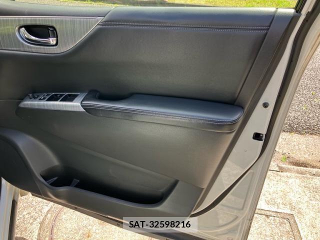 Nissan ELGRAND 2015-09 8848883-16