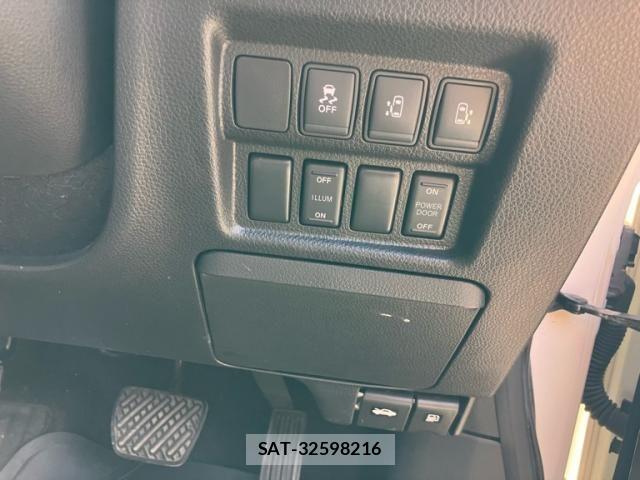 Nissan ELGRAND 2015-09 8848883-18