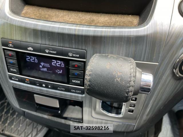Nissan ELGRAND 2015-09 8848883-23
