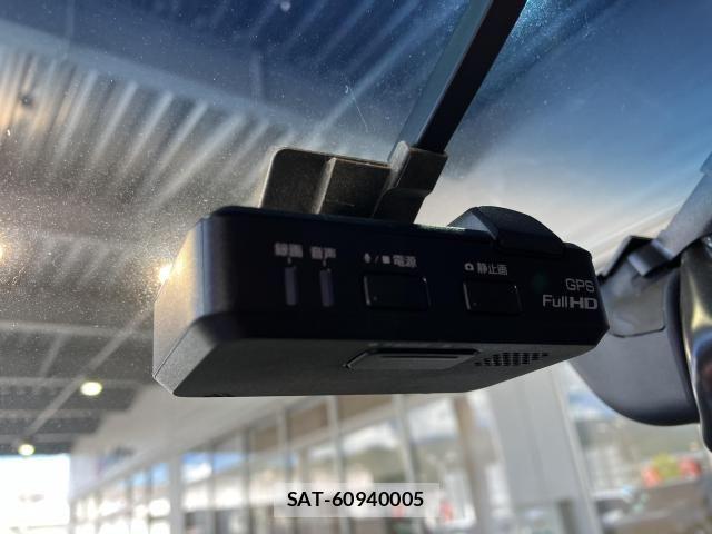 Nissan ELGRAND 2018-01 8870935-11