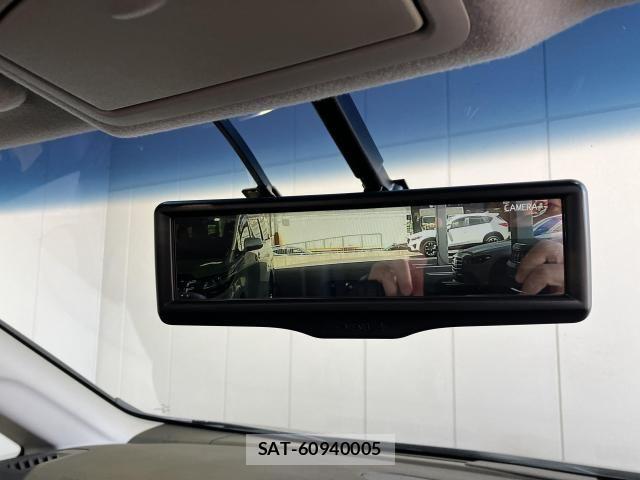 Nissan ELGRAND 2018-01 8870935-12