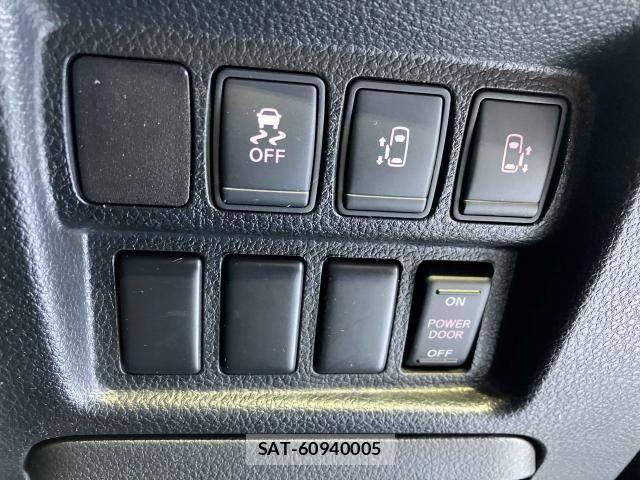 Nissan ELGRAND 2018-01 8870935-13