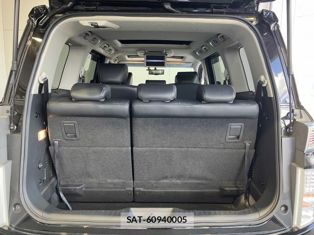 Nissan ELGRAND 2018-01 8870935-16