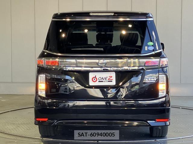 Nissan ELGRAND 2018-01 8870935-23