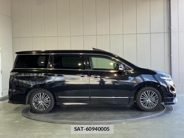 Nissan ELGRAND 2018-01 8870935-25
