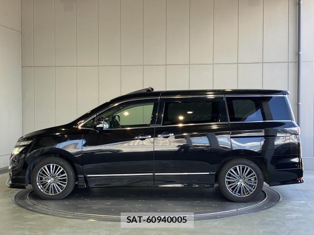 Nissan ELGRAND 2018-01 8870935-26