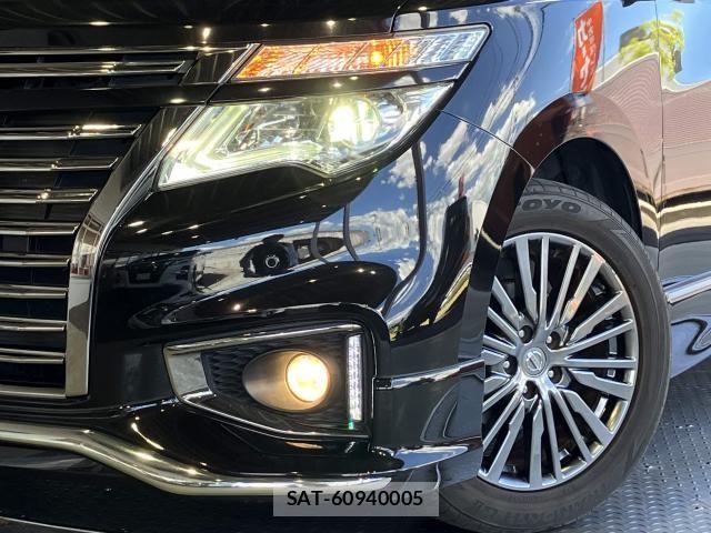 Nissan ELGRAND 2018-01 8870935-28