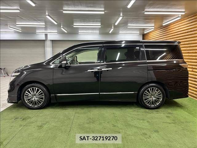 Nissan ELGRAND 2016-07 8870939-16
