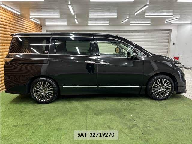 Nissan ELGRAND 2016-07 8870939-17