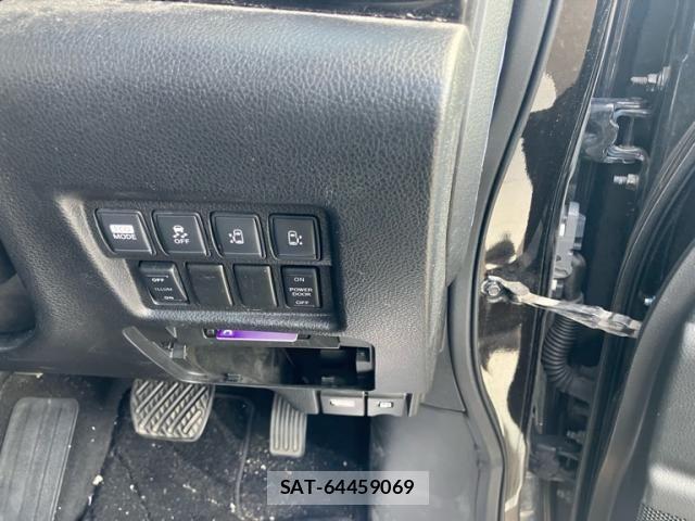 Nissan ELGRAND 2012-02 8870943-11