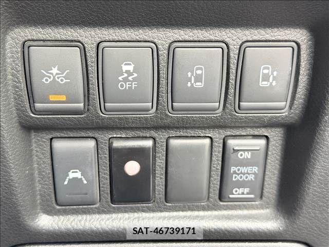 Nissan ELGRAND 2019-03 8879621-15