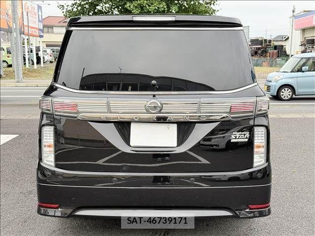 Nissan ELGRAND 2019-03 8879621-22