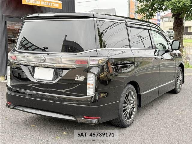 Nissan ELGRAND 2019-03 8879621-23