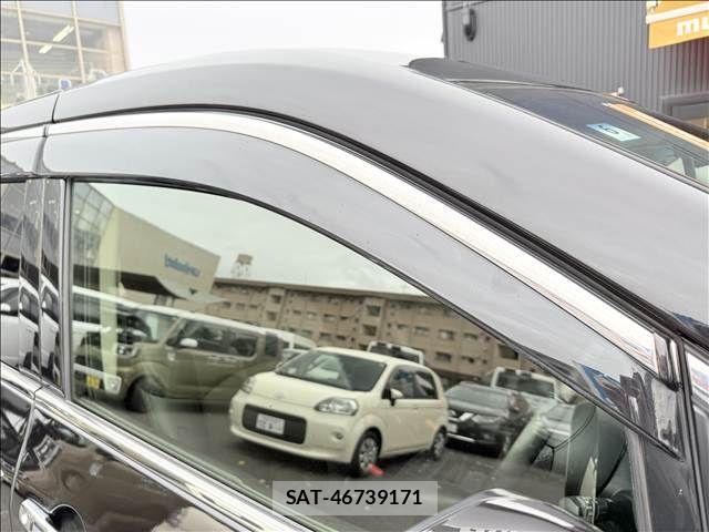 Nissan ELGRAND 2019-03 8879621-29
