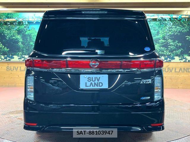 Nissan ELGRAND 2012-11 8879625-14