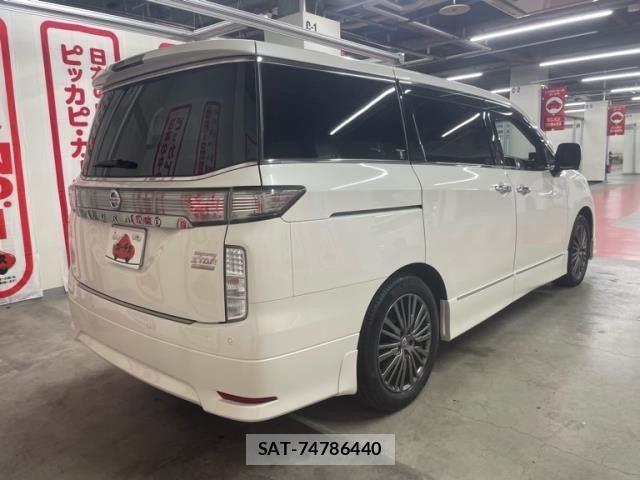 Nissan ELGRAND 2019-03 8879615-2
