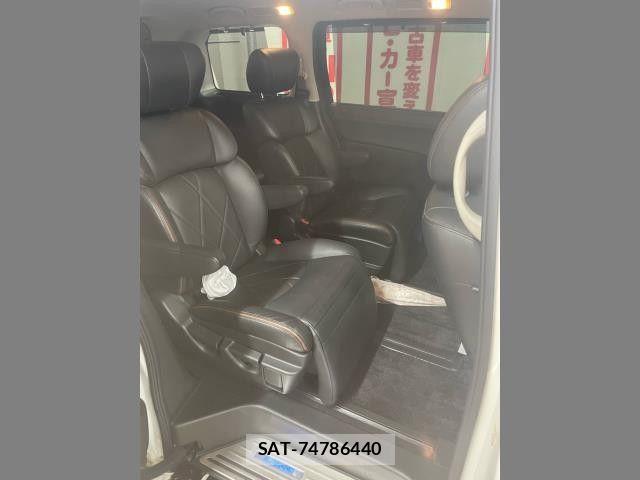 Nissan ELGRAND 2019-03 8879615-5