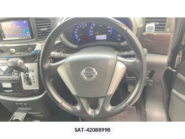 Nissan ELGRAND 2011-12 8879629-12
