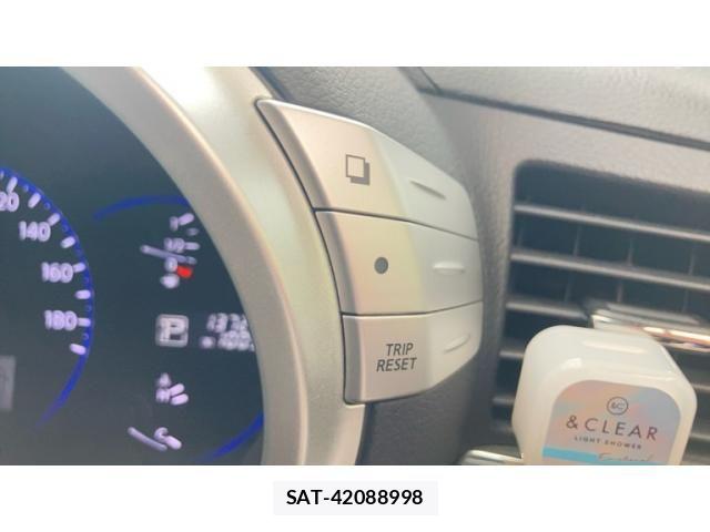 Nissan ELGRAND 2011-12 8879629-15