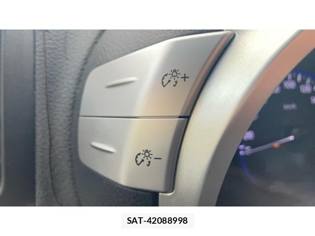 Nissan ELGRAND 2011-12 8879629-16