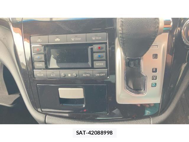Nissan ELGRAND 2011-12 8879629-17