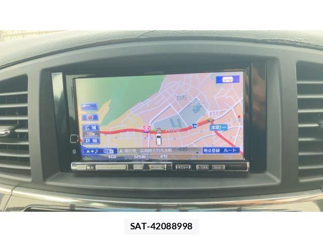 Nissan ELGRAND 2011-12 8879629-18