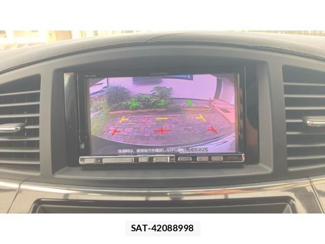 Nissan ELGRAND 2011-12 8879629-20