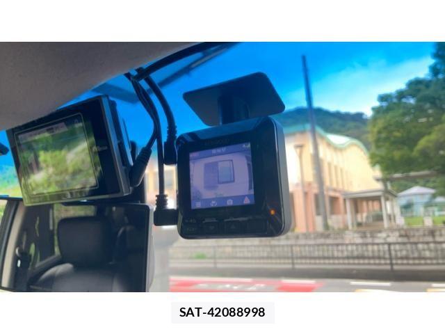 Nissan ELGRAND 2011-12 8879629-22