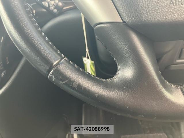 Nissan ELGRAND 2011-12 8879629-26