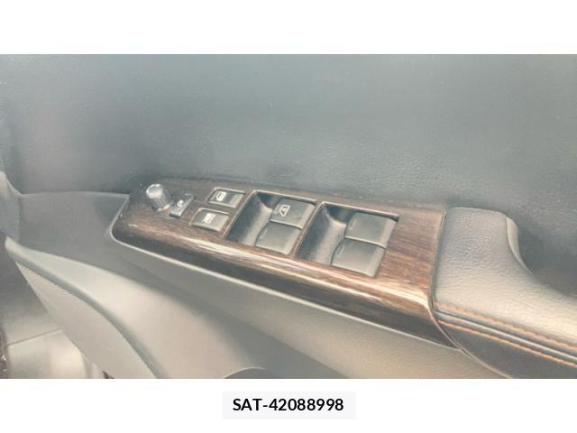 Nissan ELGRAND 2011-12 8879629-8