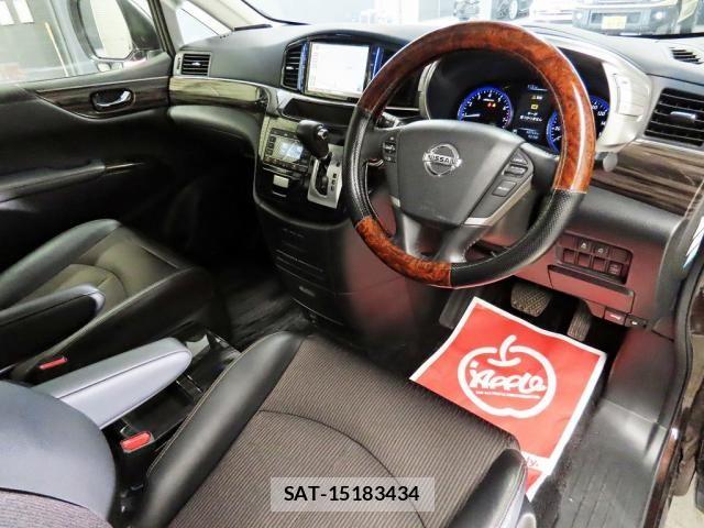 Nissan ELGRAND 2014-02 8879622-18