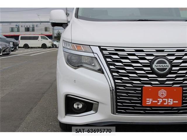 Nissan ELGRAND 2022-01 8879617-10