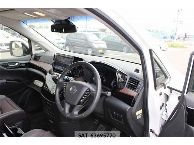 Nissan ELGRAND 2022-01 8879617-25