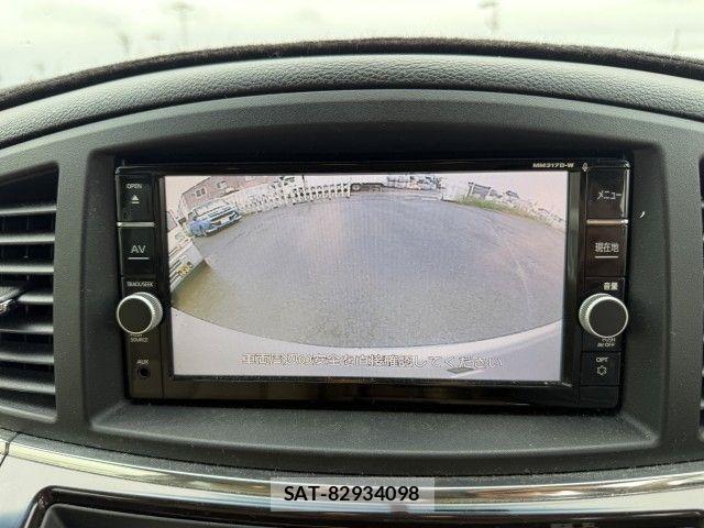 Nissan ELGRAND 2018-06 8879623-13