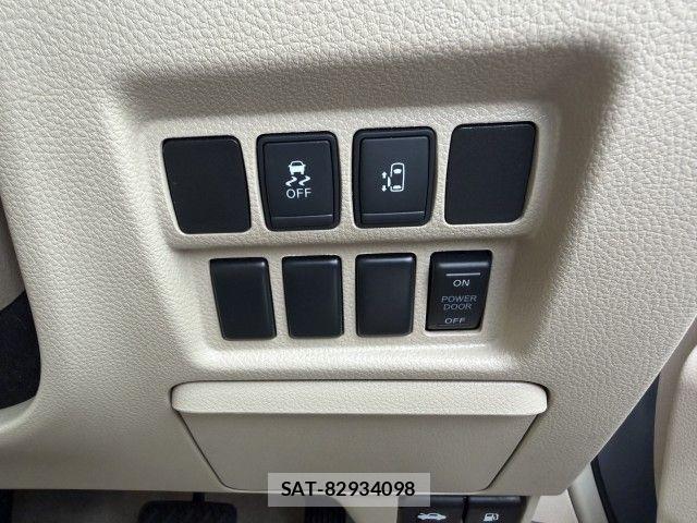 Nissan ELGRAND 2018-06 8879623-15