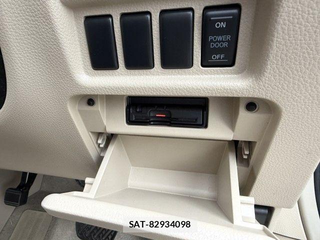 Nissan ELGRAND 2018-06 8879623-17
