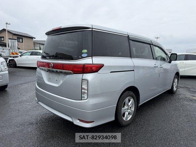 Nissan ELGRAND 2018-06 8879623-1