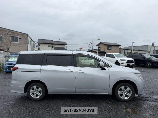 Nissan ELGRAND 2018-06 8879623-21
