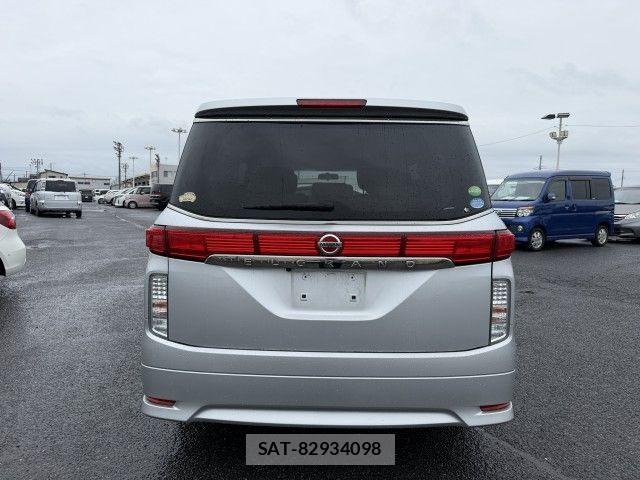 Nissan ELGRAND 2018-06 8879623-22