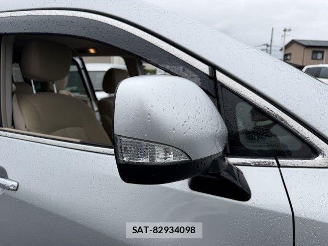 Nissan ELGRAND 2018-06 8879623-26
