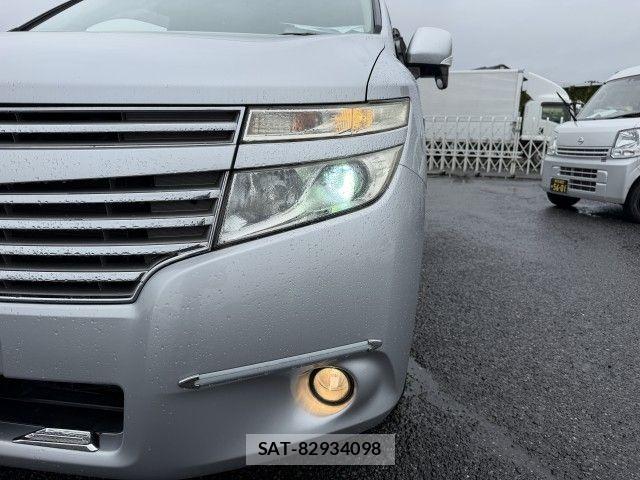 Nissan ELGRAND 2018-06 8879623-27