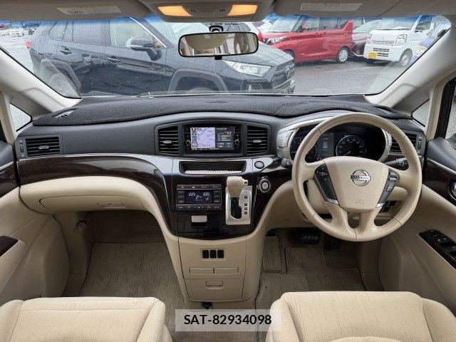 Nissan ELGRAND 2018-06 8879623-2