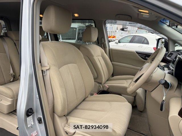 Nissan ELGRAND 2018-06 8879623-3