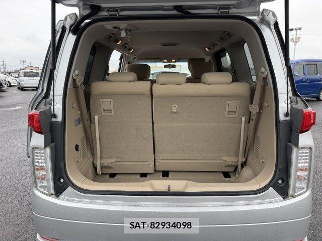 Nissan ELGRAND 2018-06 8879623-8